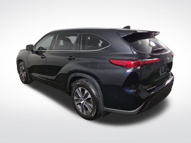 Used 2022 Toyota Highlander XLE AWD/4WD image 10