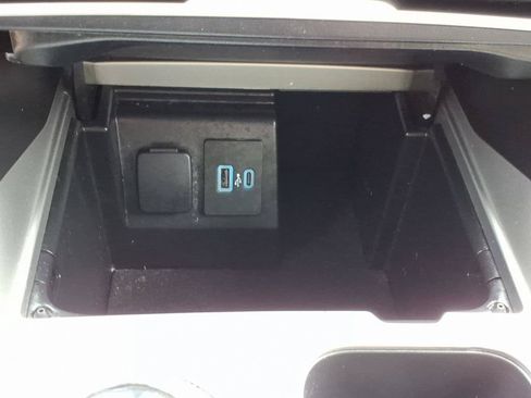 Used 2023 Ford Explorer Limited w/ Limited Technology Package AWD/4WD image 18