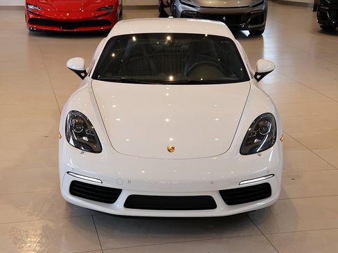 Used 2021 Porsche 718 Cayman image 16