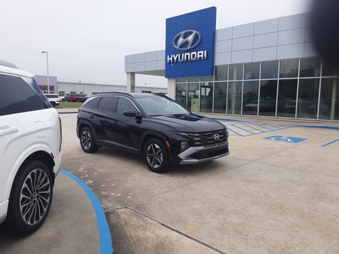 Used 2025 Hyundai Tucson SEL FWD image 1