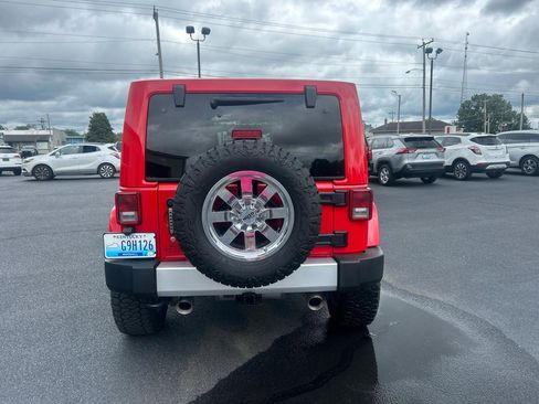 Used 2015 Jeep Wrangler Unlimited Sahara w/ Connectivity Group AWD/4WD image 6