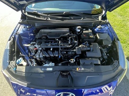 Used 2023 Hyundai Elantra SEL image 14