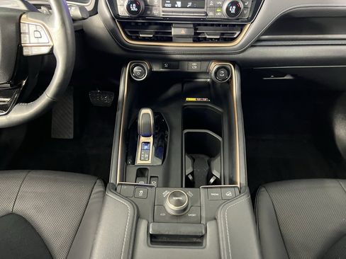 Used 2024 Toyota Grand Highlander AWD Hybrid image 18