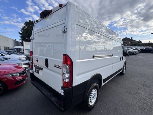Used 2025 RAM ProMaster 2500 w/ Storage Group image 7