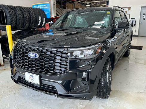 New 2026 Ford Explorer ST-Line image 4
