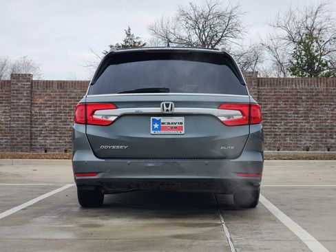 Used 2018 Honda Odyssey Elite image 7