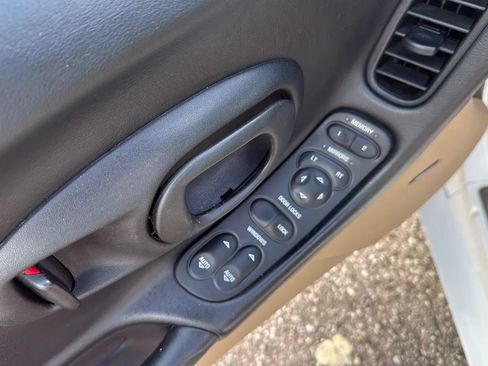 Used 2002 Chevrolet Corvette Coupe RWD image 11