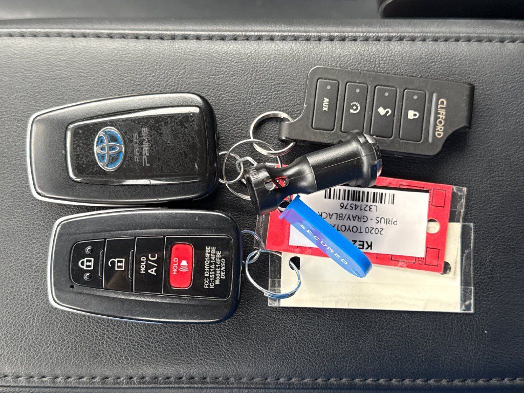 Used 2020 Toyota Prius Prime Limited FWD image 4