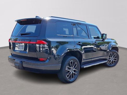 Used 2025 Lexus GX 550 w/ Accessory Package (2T) AWD/4WD image 4