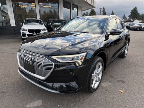 Used 2019 Audi e-tron Premium Plus image 1