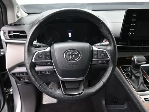 Certified 2024 Toyota Sienna XLE w/ XLE Plus Package image 18