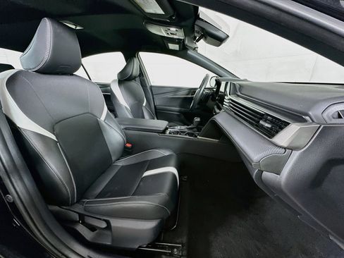 Used 2025 Toyota Camry SE FWD image 29
