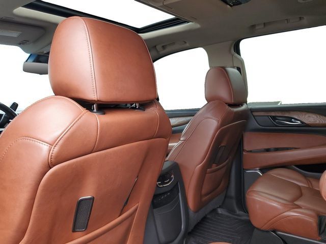 Used 2019 Cadillac Escalade Luxury AWD/4WD image 26