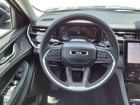 Used 2023 Jeep Grand Cherokee 4WD 4xe image 10