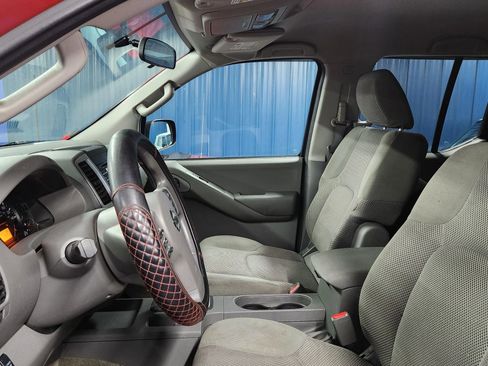 Used 2014 Nissan Frontier SV image 8