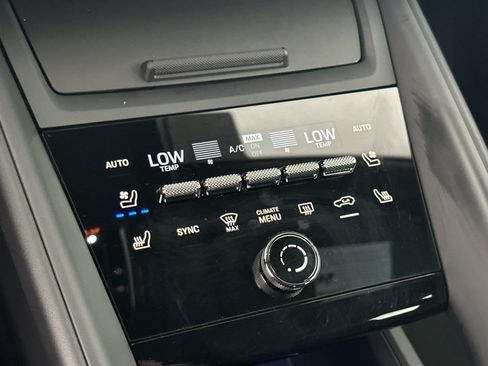Certified 2025 Porsche Macan Electric RWD image 21