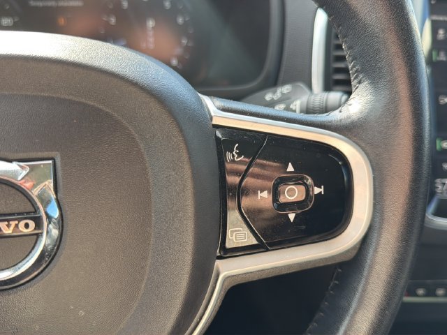Used 2020 Volvo XC90 T5 Momentum FWD image 24