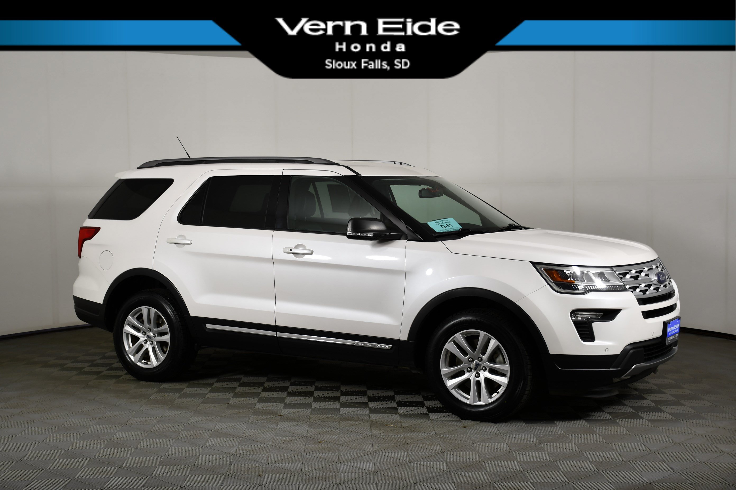 Used 2019 Ford Explorer XLT w/ Equipment Group 202A AWD/4WD image 1