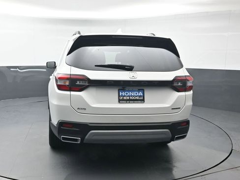 Used 2025 Honda Pilot Touring image 5