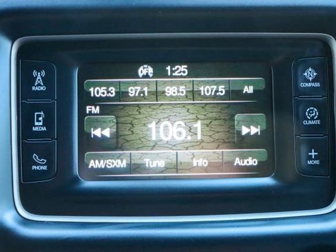 Used 2017 Jeep Grand Cherokee Limited image 32