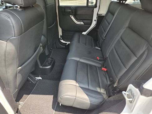 Used 2012 Jeep Wrangler Unlimited Sahara w/ Connectivity Group AWD/4WD image 15