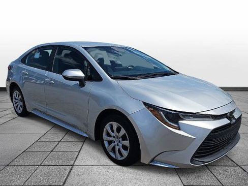 Used 2024 Toyota Corolla LE FWD image 3