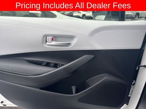 Used 2025 Toyota Corolla SE FWD image 5