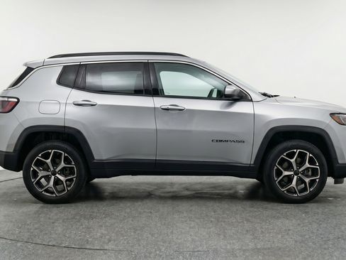 Used 2025 Jeep Compass Limited AWD/4WD image 11