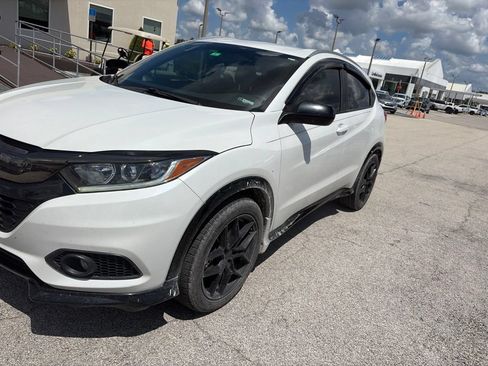 Used 2021 Honda HR-V Sport image 3