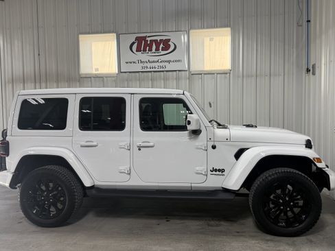 Used 2021 Jeep Wrangler Unlimited Sahara image 2