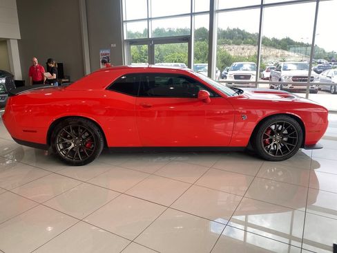 Used 2016 Dodge Challenger SRT Hellcat RWD image 7