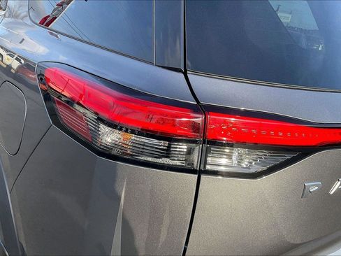 Certified 2024 Nissan Pathfinder SV image 30