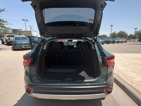 Used 2025 Chevrolet Trax LT FWD image 16