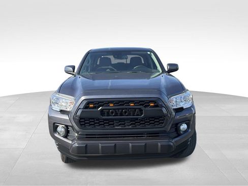 Used 2020 Toyota Tacoma SR5 AWD/4WD image 7