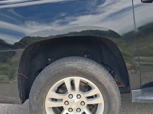Used 2019 Chevrolet Suburban LT RWD image 22