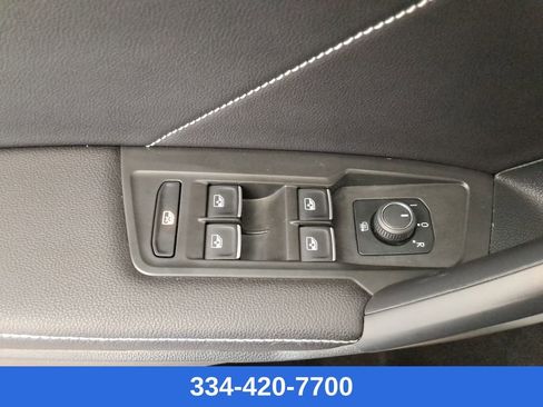 Used 2023 Volkswagen Tiguan SE image 18