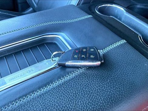 Used 2022 GMC Yukon Denali image 32