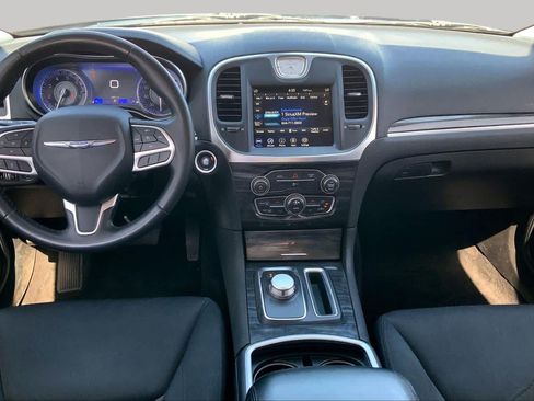 Used 2021 Chrysler 300 Touring w/ Chrome Appearance Package RWD image 16