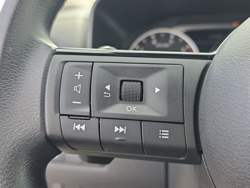 Used 2023 Nissan Rogue SV image 30