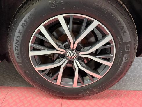 Used 2019 Volkswagen Tiguan SE w/ Panoramic Sunroof Package FWD image 42