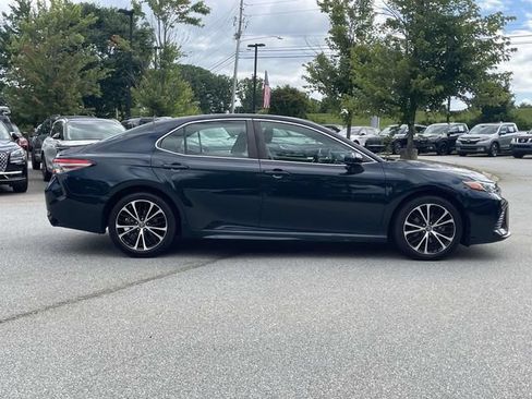 Used 2018 Toyota Camry SE FWD image 6