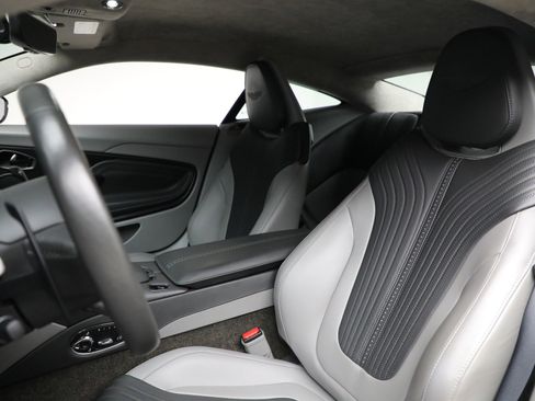 Used 2019 Aston Martin DB11 Coupe image 17