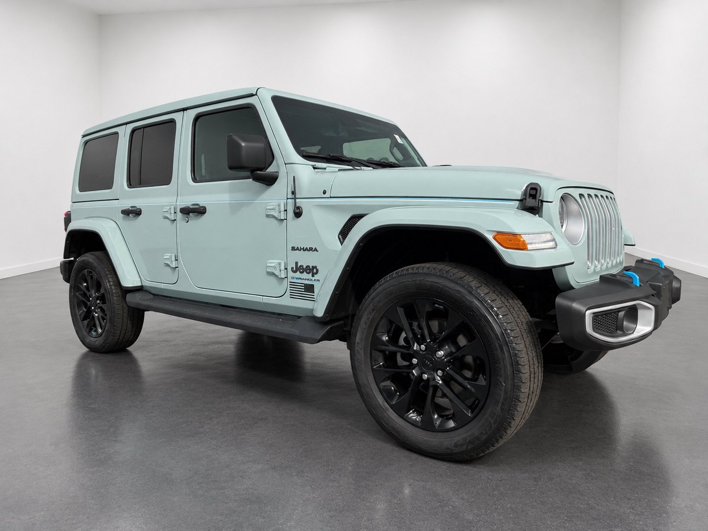 Used 2023 Jeep Wrangler Unlimited Sahara w/ Cold Weather Group AWD/4WD image 3