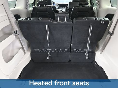 Used 2023 Chrysler Pacifica Touring-L FWD image 12
