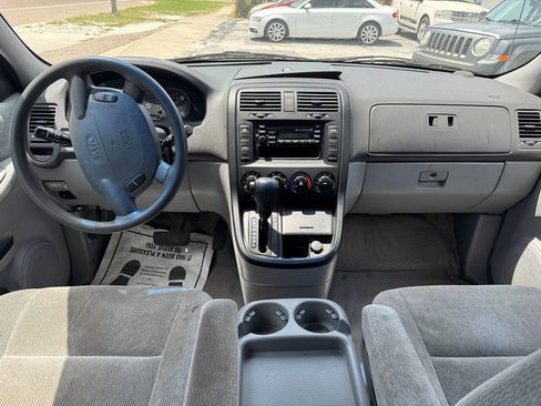 Used 2004 Kia Sedona LX FWD image 17