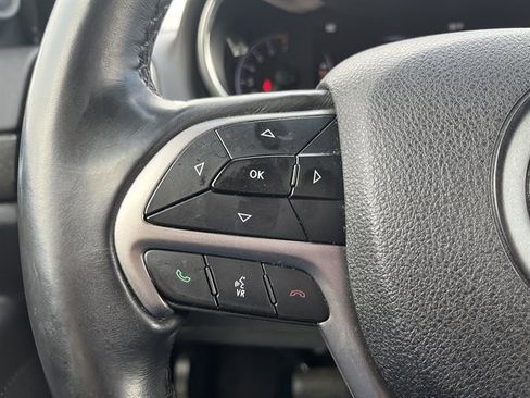 Used 2018 Jeep Grand Cherokee Laredo image 21