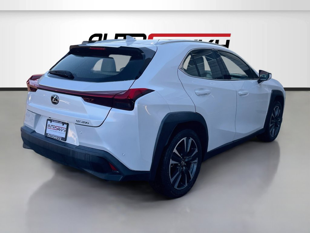 Used 2022 Lexus UX 200 w/ Accessory Package (Z1) FWD image 7