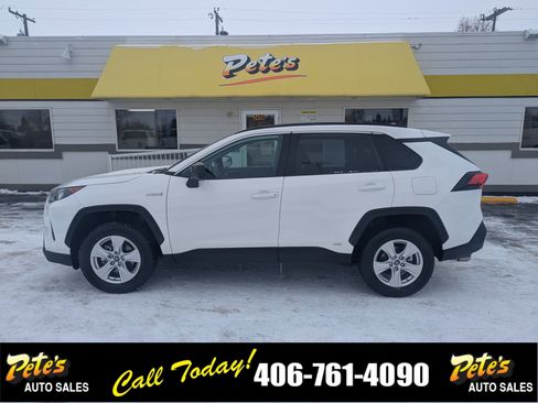 Used 2020 Toyota RAV4 LE image 1