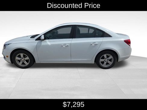 Used 2016 Chevrolet Cruze LT FWD image 3