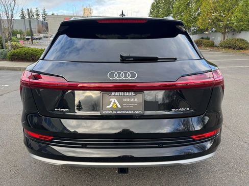 Used 2021 Audi e-tron Premium Plus w/ Premium Plus Package image 9